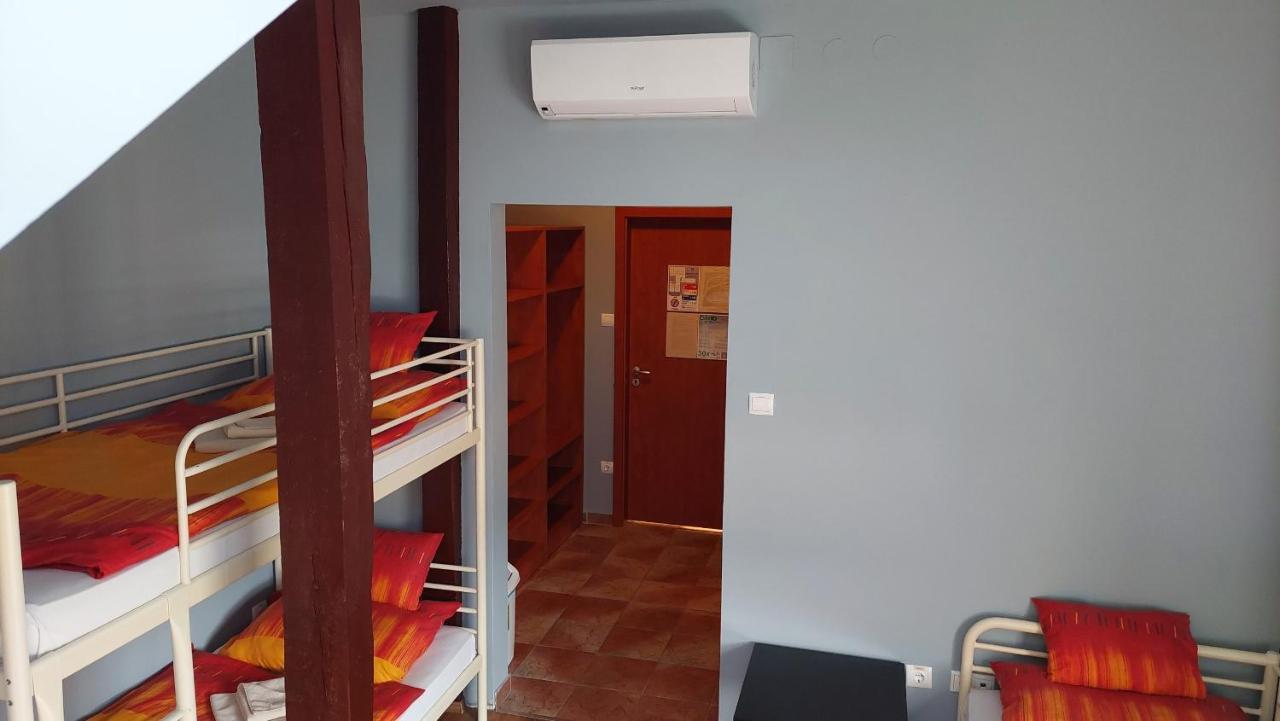 Bordany Hostel Экстерьер фото