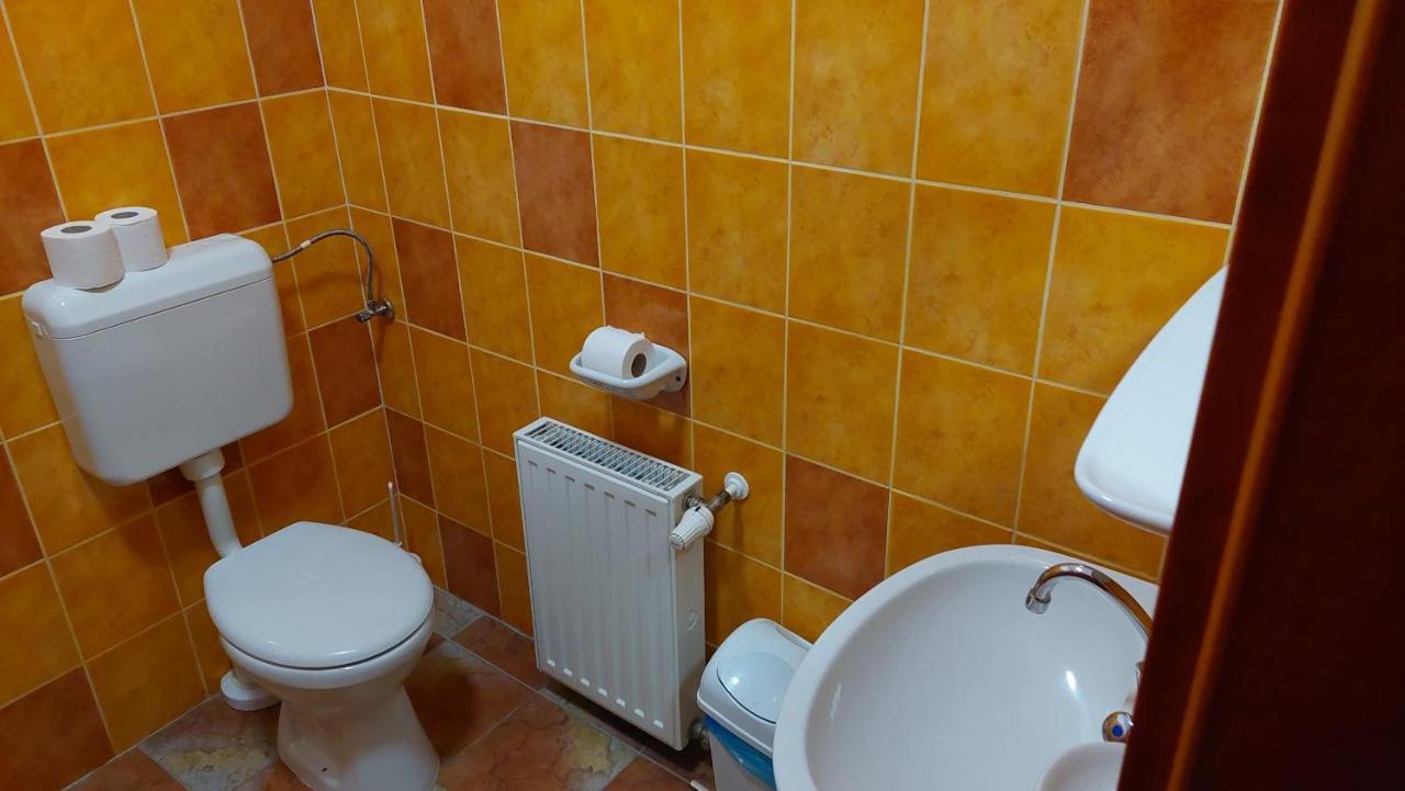 Bordany Hostel Экстерьер фото